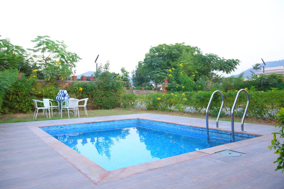 Kashmir villa pool