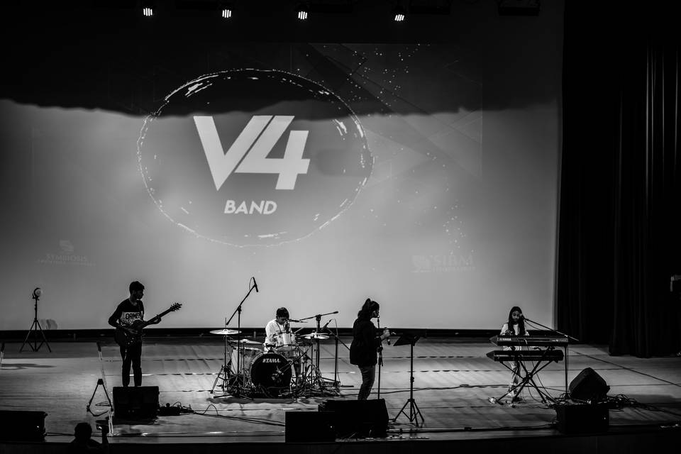 V4 Band