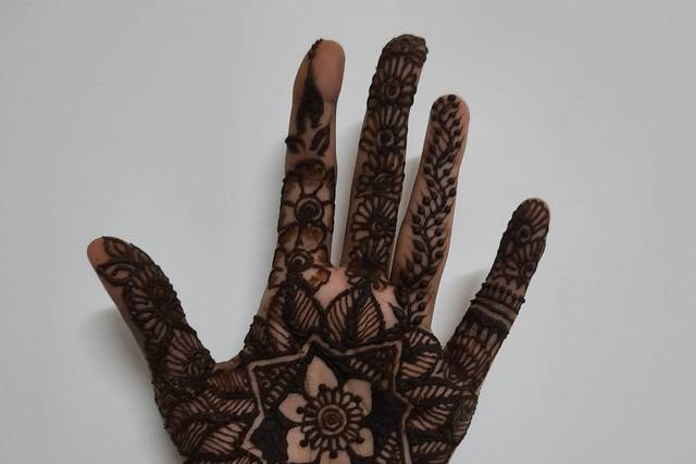 80+ Easy Mehndi Designs for Kids That Melt Hearts