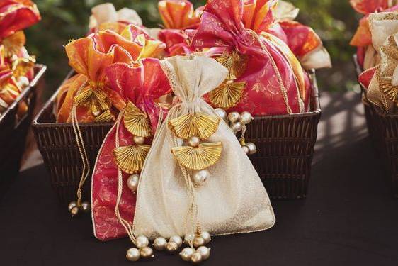 Best Places For Awesome Trousseau Packaging In Dilli