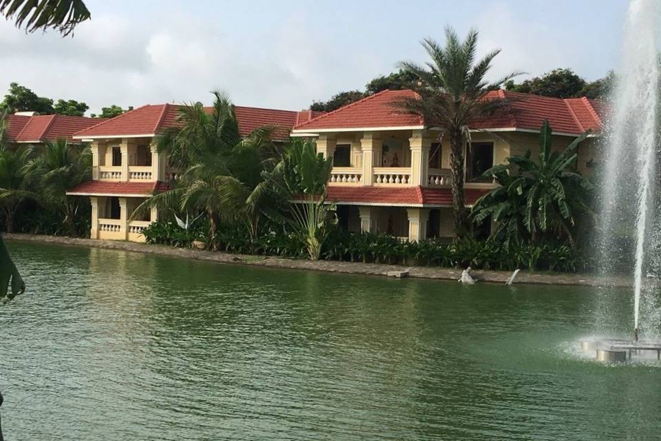 Lagoon and cottages