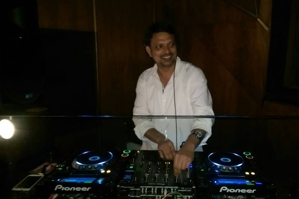 DJ Naren