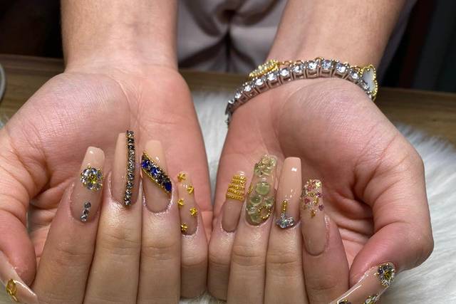 Holy Nails - Nail extension with mix of glitter, swarovski and chrome nails.  Visit Holy Nails, Baner, Pune if you are looking for a nail extension with  nail art. Our technician/nail artists