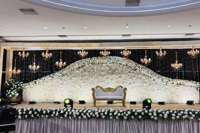 Royal Floral Look stage