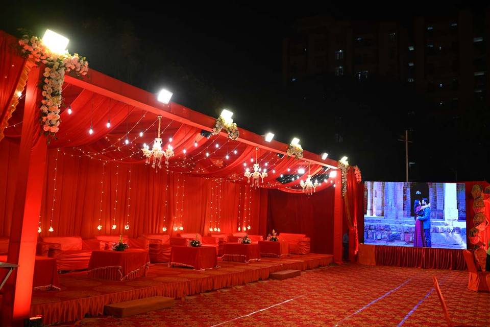 Deep Red Elegance Lounge
