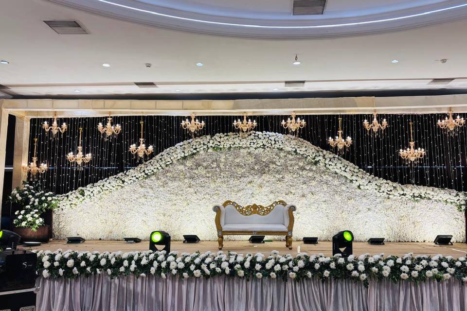 Royal Floral Look stage