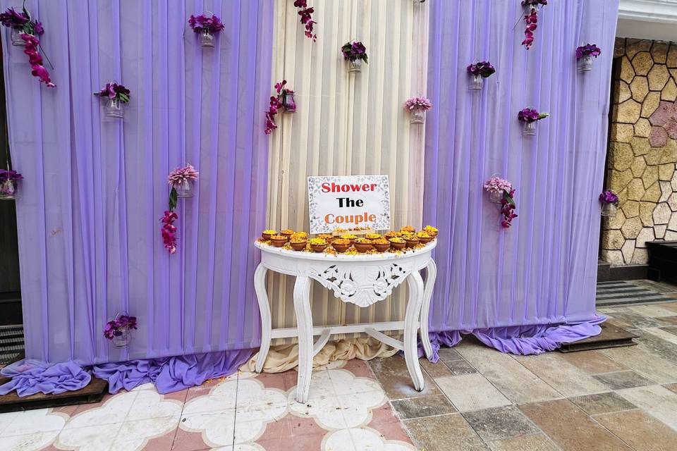 Simple Welcome Table
