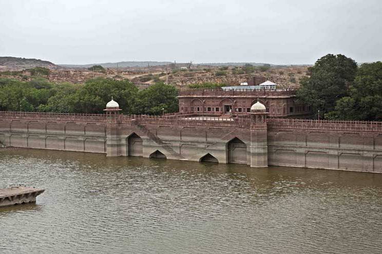 Welcomheritage Bal Samand Lake Palace