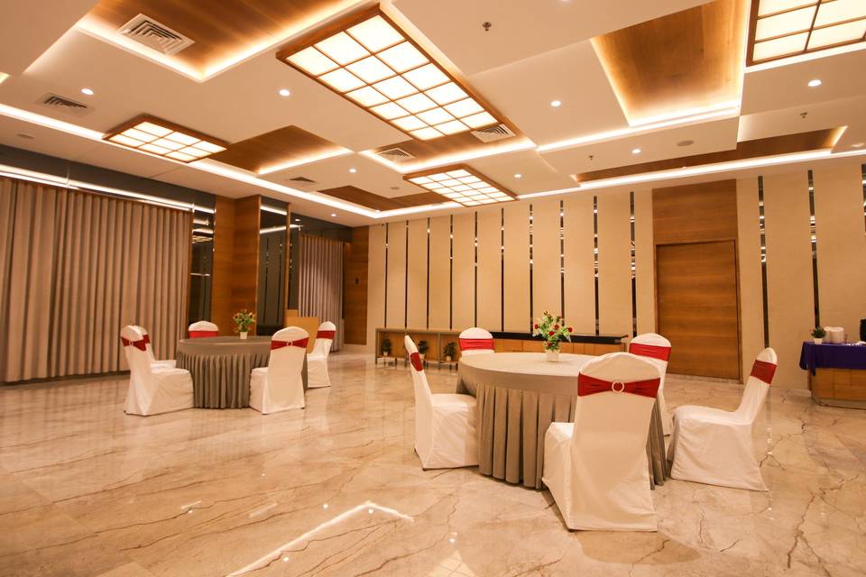 Pinnacle Grand Hotel & Banquets