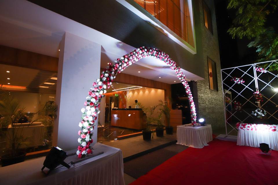 Pinnacle Grand Hotel & Banquets