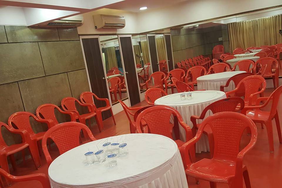 The Earth Banquets, Malad West