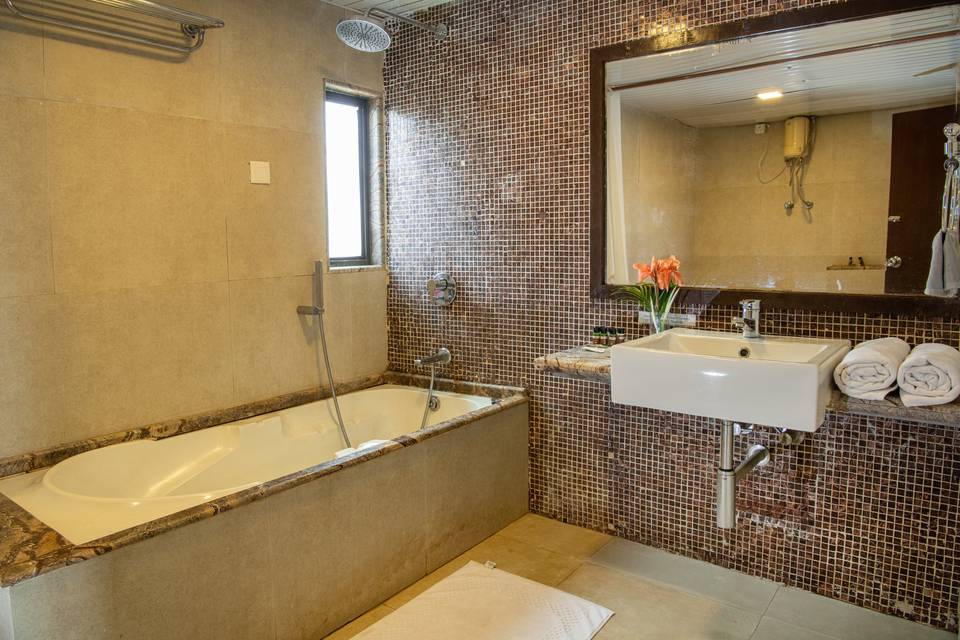 Duplex Suite Bathroom