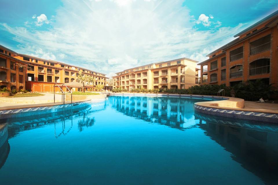 Signature lake pool