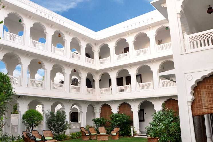 WelcomHeritage Sirsi Haveli