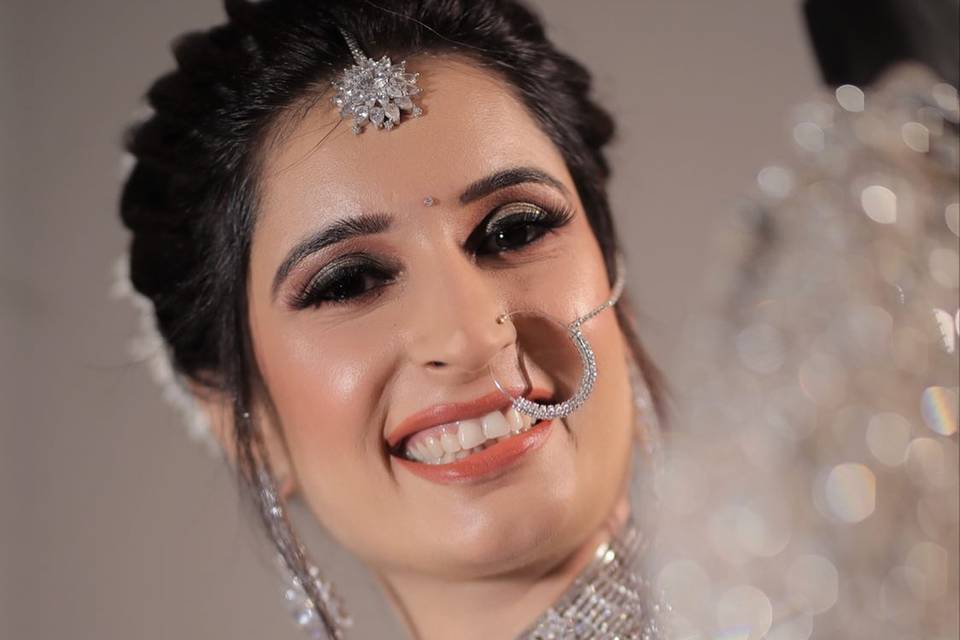 Sakshibhardwajmakeovers_1609167583_2474199472454042478_9443766931