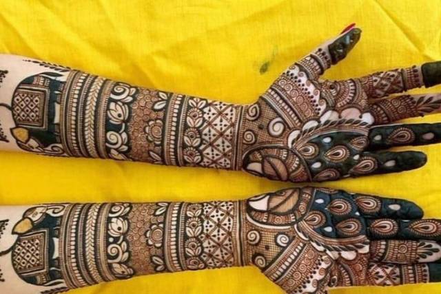 Very Beautiful Detailed Back Hand Mehndi Design || Beautiful Semi Bridal  Henna Design For Hand - YouTube