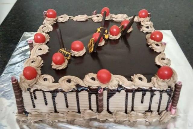 Emma's 30th Birthday cake - Decorated Cake by Anita's - CakesDecor