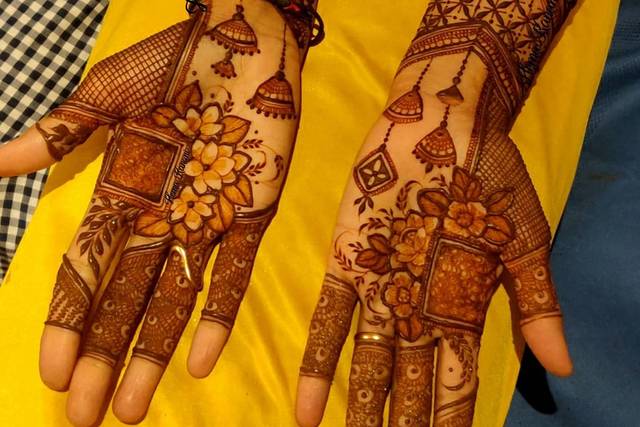 Veena Nagda is Bollywood's favourite celebrity mehendi artist. Here's all  you need to know about her - India Today