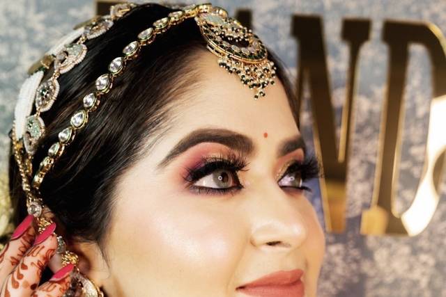 Jaanvi Mandhani Makeup Studio & Academy - Makeup Artist - Civil Lines 