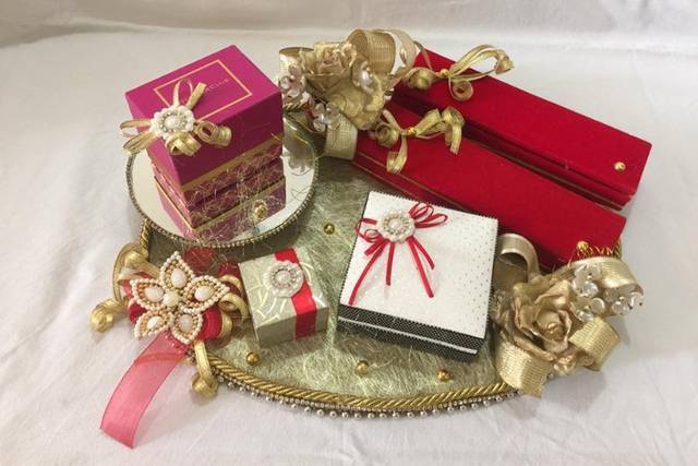Indian Wedding Trousseau Gift Packing. | Indian wedding gifts, Wedding gift  pack, Bridal gift wrapping ideas