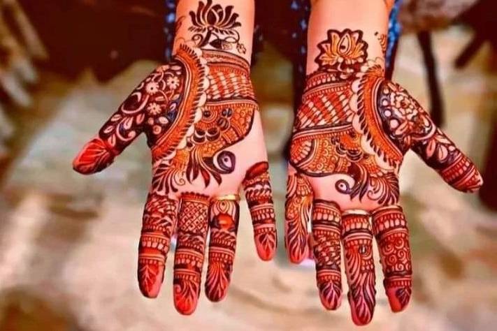 6 Mehndi Design Ideas For Karva Chauth 2019 With Your Husband Name | 6 mehndi  design ideas for karva chauth 2019 with your husband name | HerZindagi