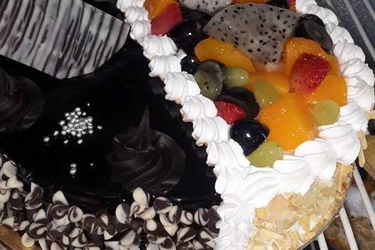 Malhotra Bakers High Class Cake Shop, Dwarka Sector 4 - 24 Hours Cake  Delivery Services in Delhi - dial24hour