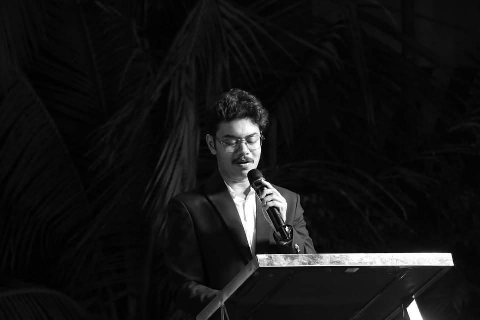 Anchor Dwarik Dave