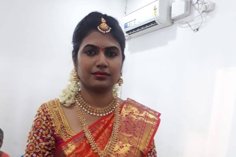 Sri Varoo's Beauty Parlour