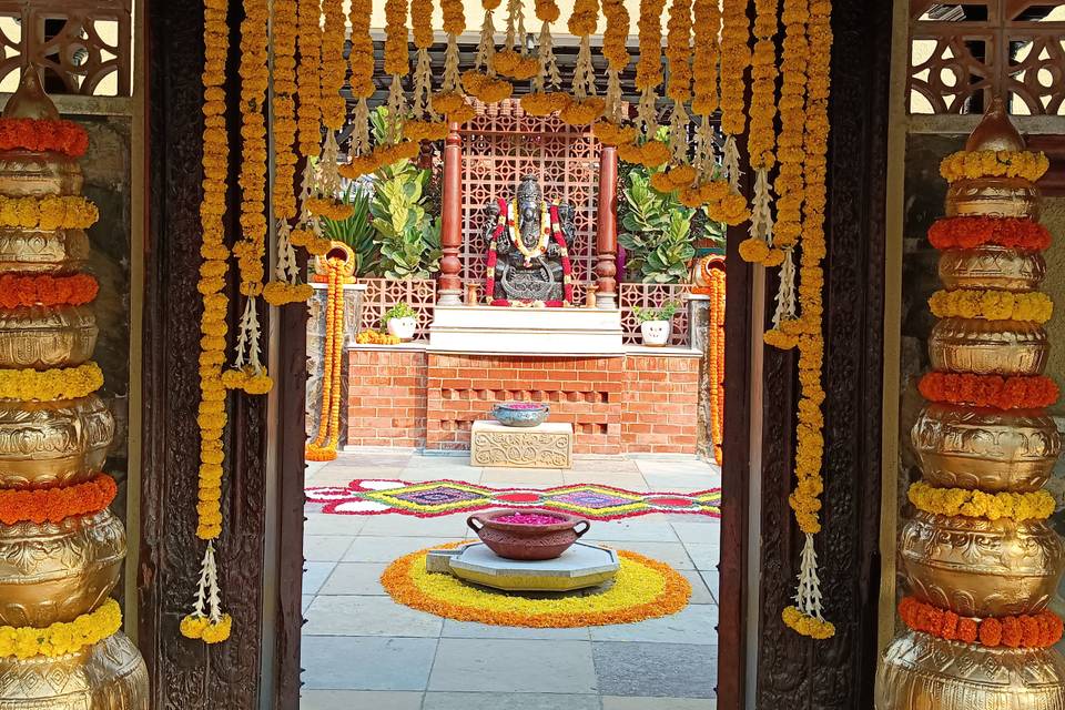 Entrance Decor