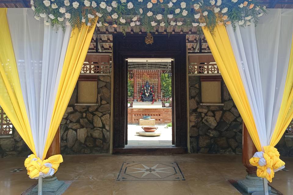 Entrance Decor