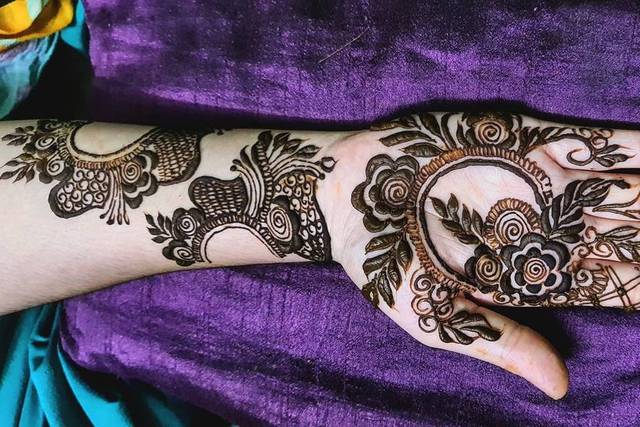 Top 90+ Mehndi Designs For Hands | WeddingBazaar