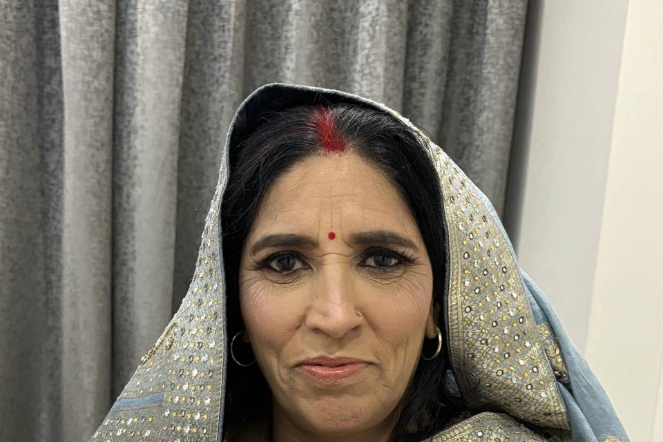 Party makeup-mature skin