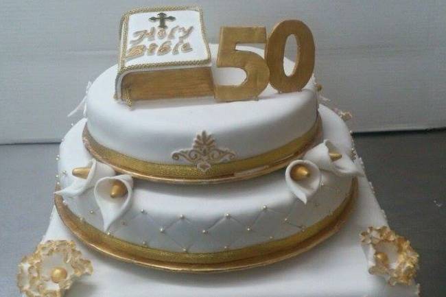 Cake with motifs