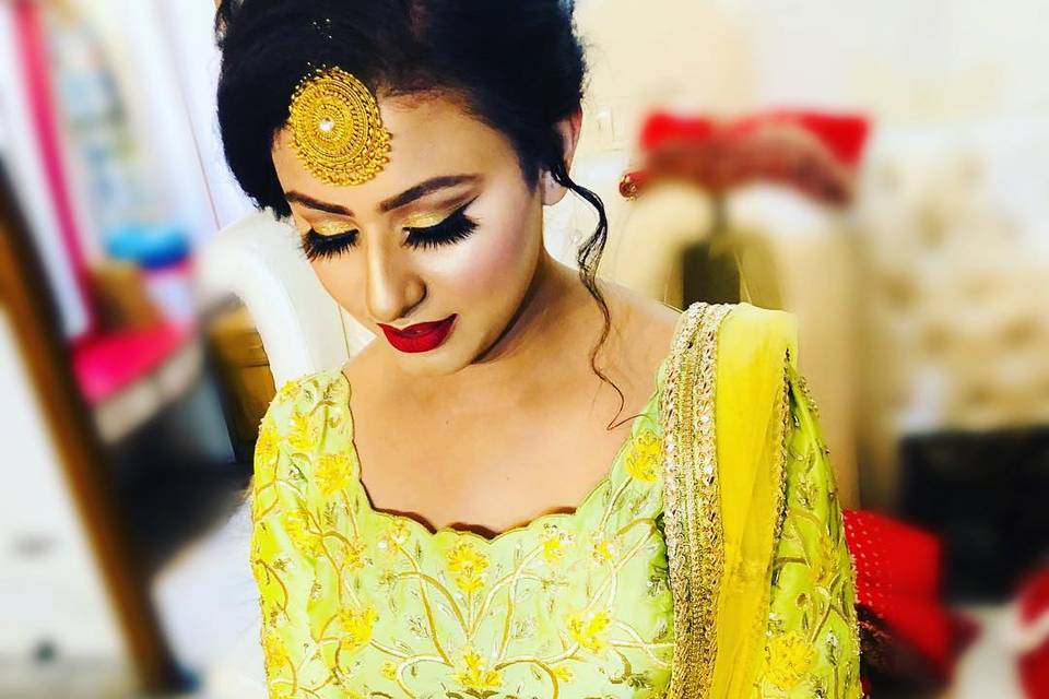 Simran Bhatia Makeup Artist