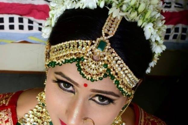 Makeup Artist Sandhya Joshi