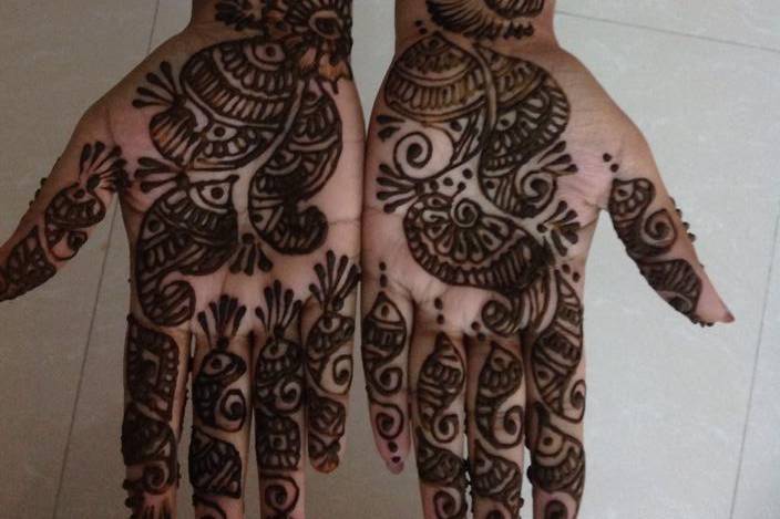 Perfect Mehandi Art by Vasanthi