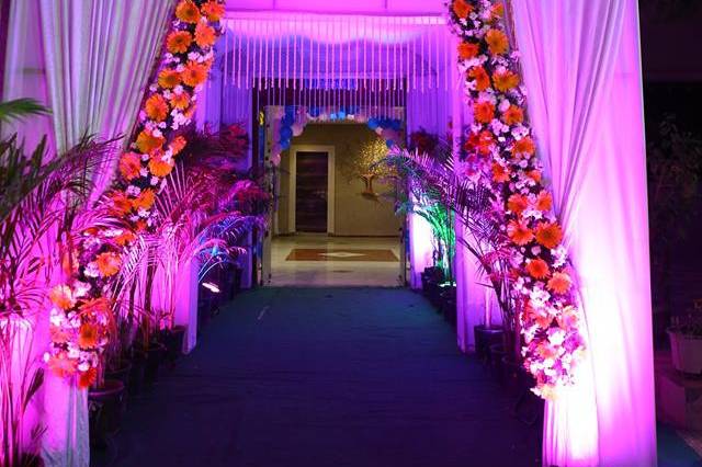 Entrance decor and lighting