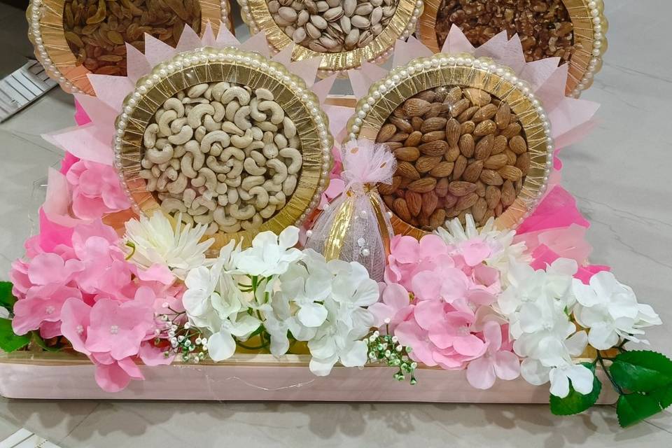 Dry fruits hamper