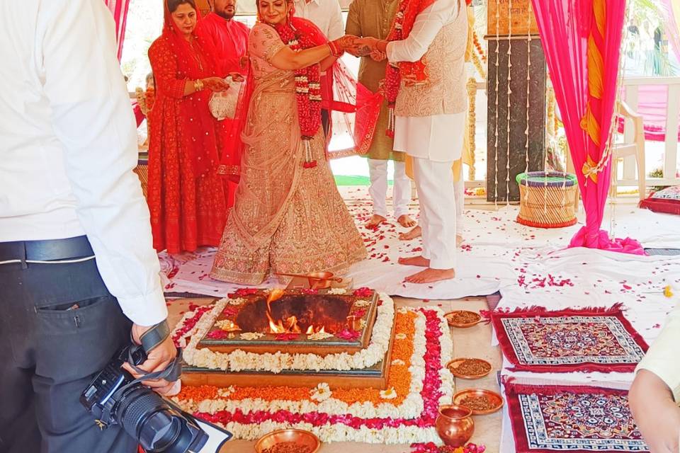 Arya samaj wedding pandit