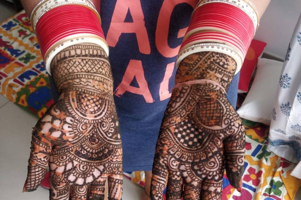 Wedding Mehndi Design Service at best price in Raigad | ID: 2851122613255