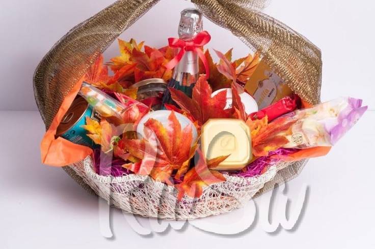 Hamper/welcoming gift basket