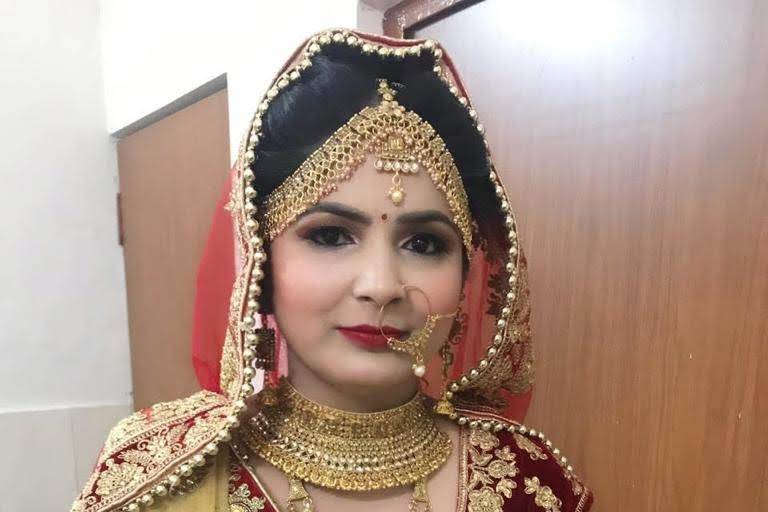 Smita Makeup Artist, Hazratganj