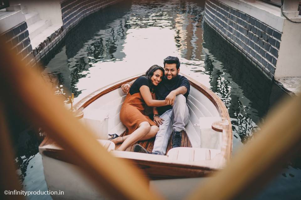 Boat ride pre-wedding portrait