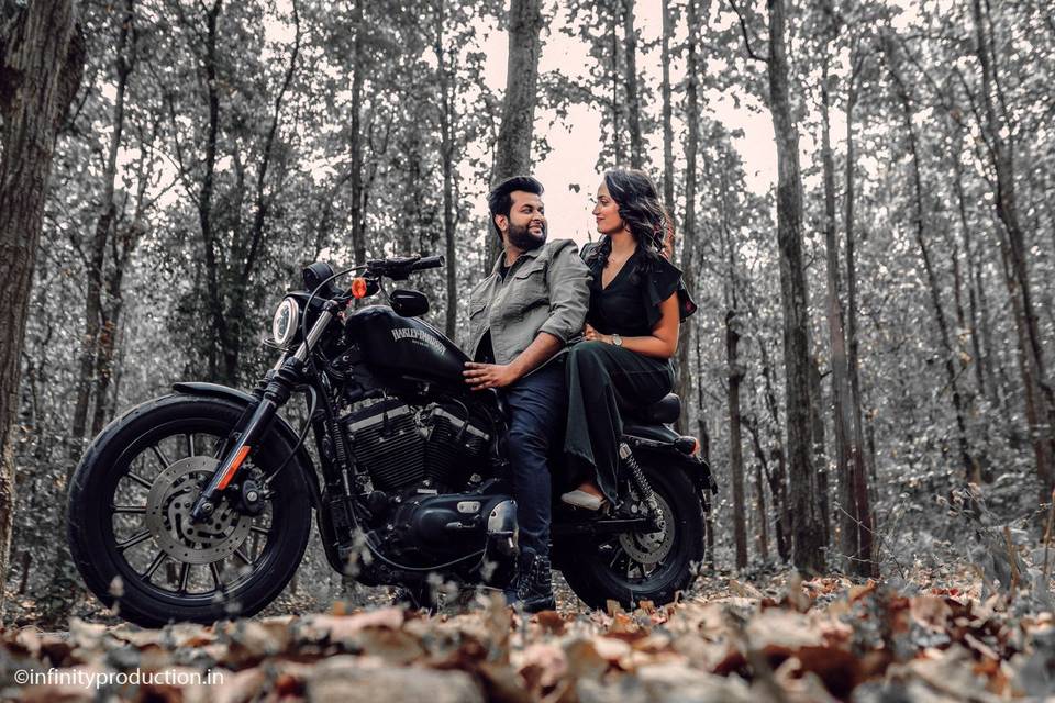 Adventure-themed pre-wedding s