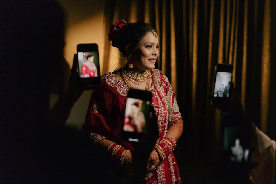 Bride's candid getting-ready m