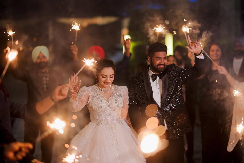 Sparkler farewell exit - Infin