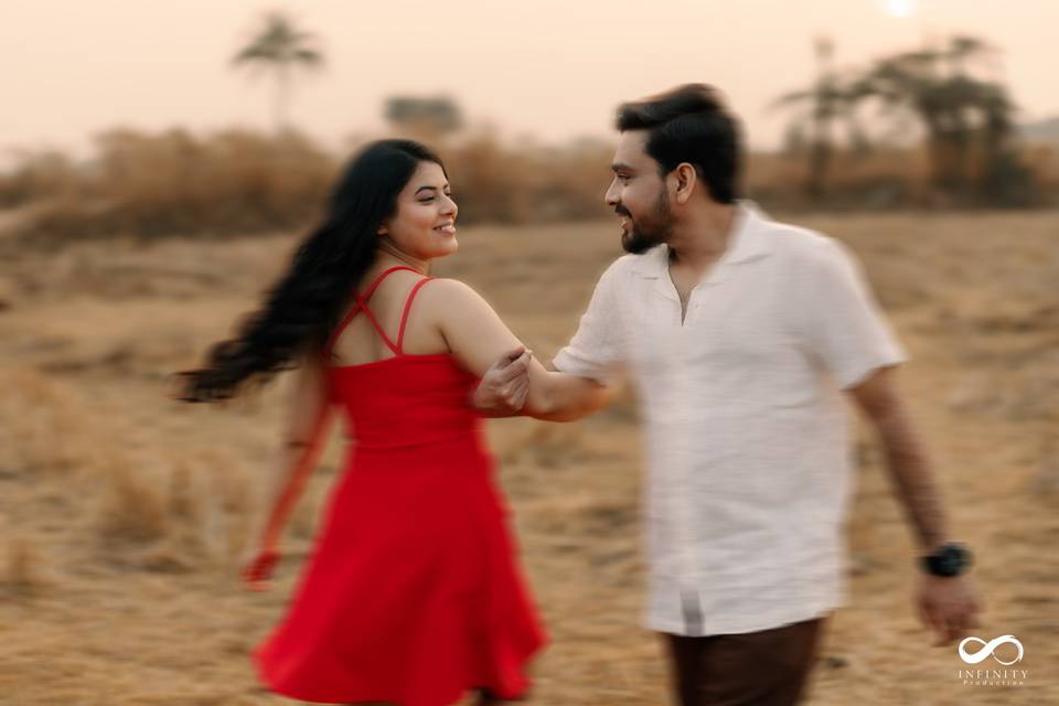 Pre-wedding shoot in red - Inf