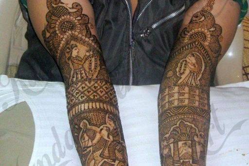 ELLE Carnival Partner Aliens Tattoo Where Individual Stories Meet Devoted  Craftsmanship  Elle India