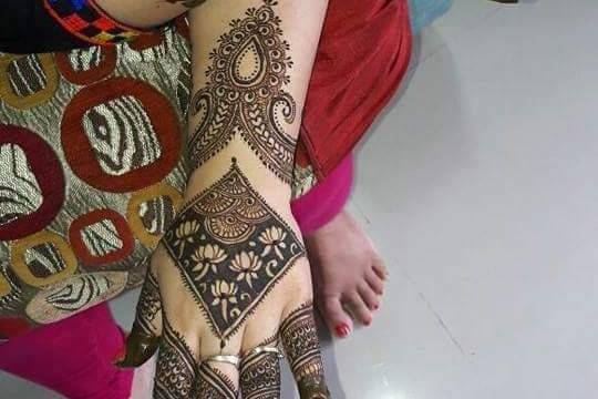 Karva Chauth 2023 Best Mehndi Designs: करवा चौथ पर बढ़ाएं हाथों की शोभा,  लगाएं Beautiful, Latest और Trendy मेहंदी डिजाइन-karva chauth 2023 best  mehndi designs latest simple beautiful easy mehndi designs for