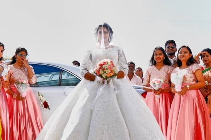 Glam Poolside Reception At The Westin Hyderabad Mindspace With A Dreamy  Floral Setting | Wedding photoshoot, Dream destination wedding, Bridal  outfits